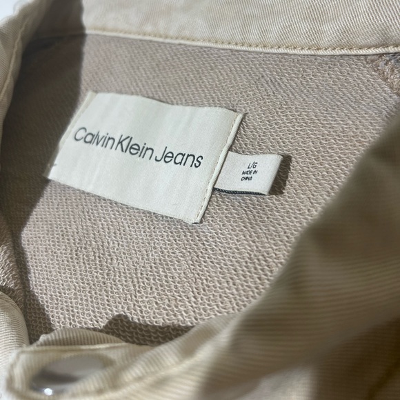 Calvin Klein - 100% cotton - cropped - collared - 1/4 button down sweater - Picture 4 of 5